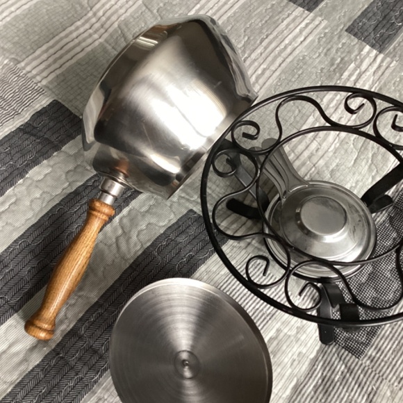 VINTAGE STAINLESS STEEL FONDUE POT WITH STAND & BURNER - Picture 10 of 12